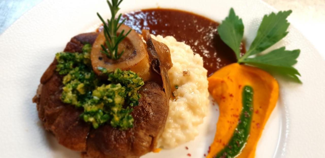 Hotel-Restaurant Gasthof Adler นอยเอนบวร์ก อัม ไรน์ ภายนอก รูปภาพ
