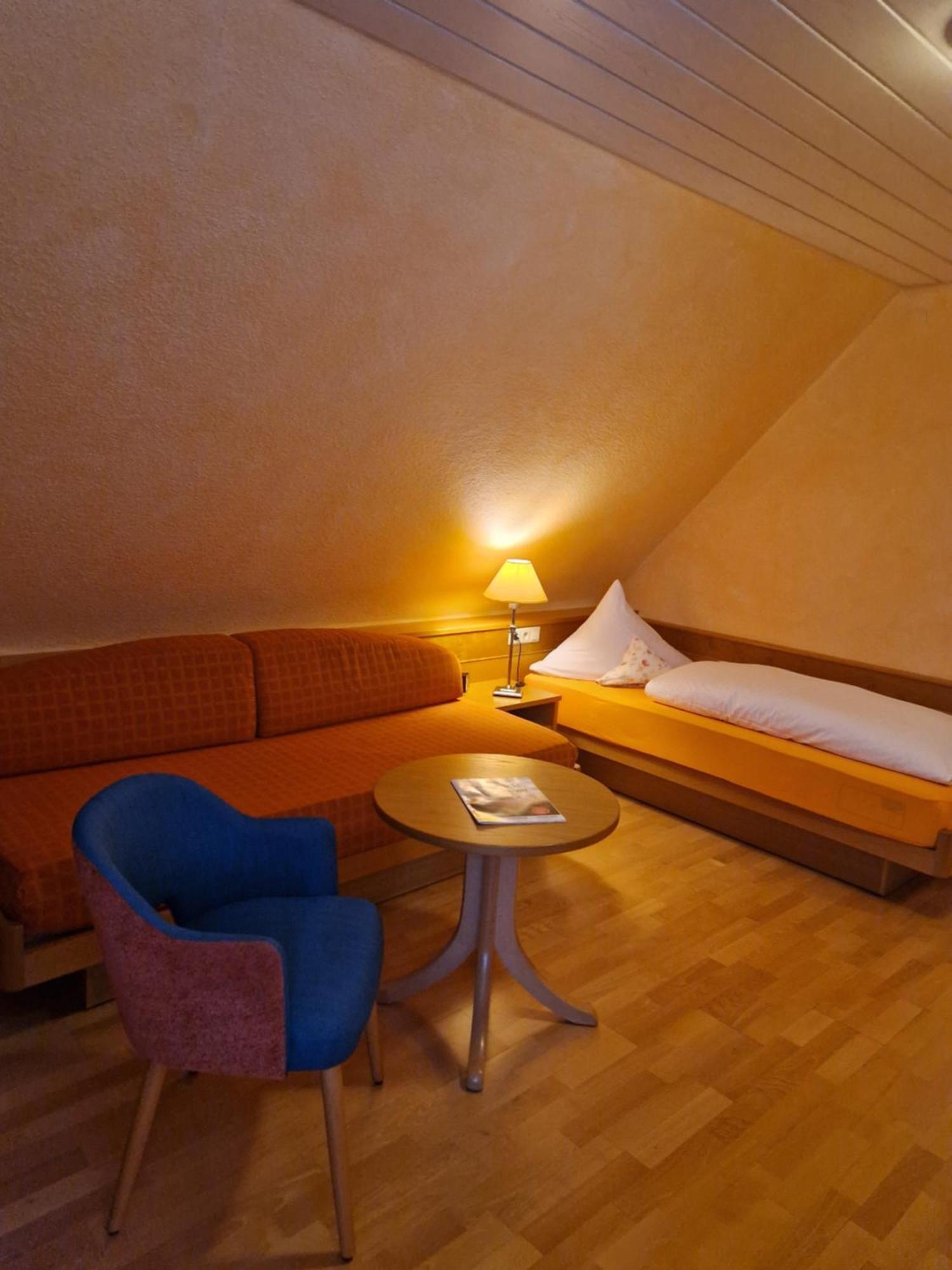 Hotel-Restaurant Gasthof Adler นอยเอนบวร์ก อัม ไรน์ ภายนอก รูปภาพ
