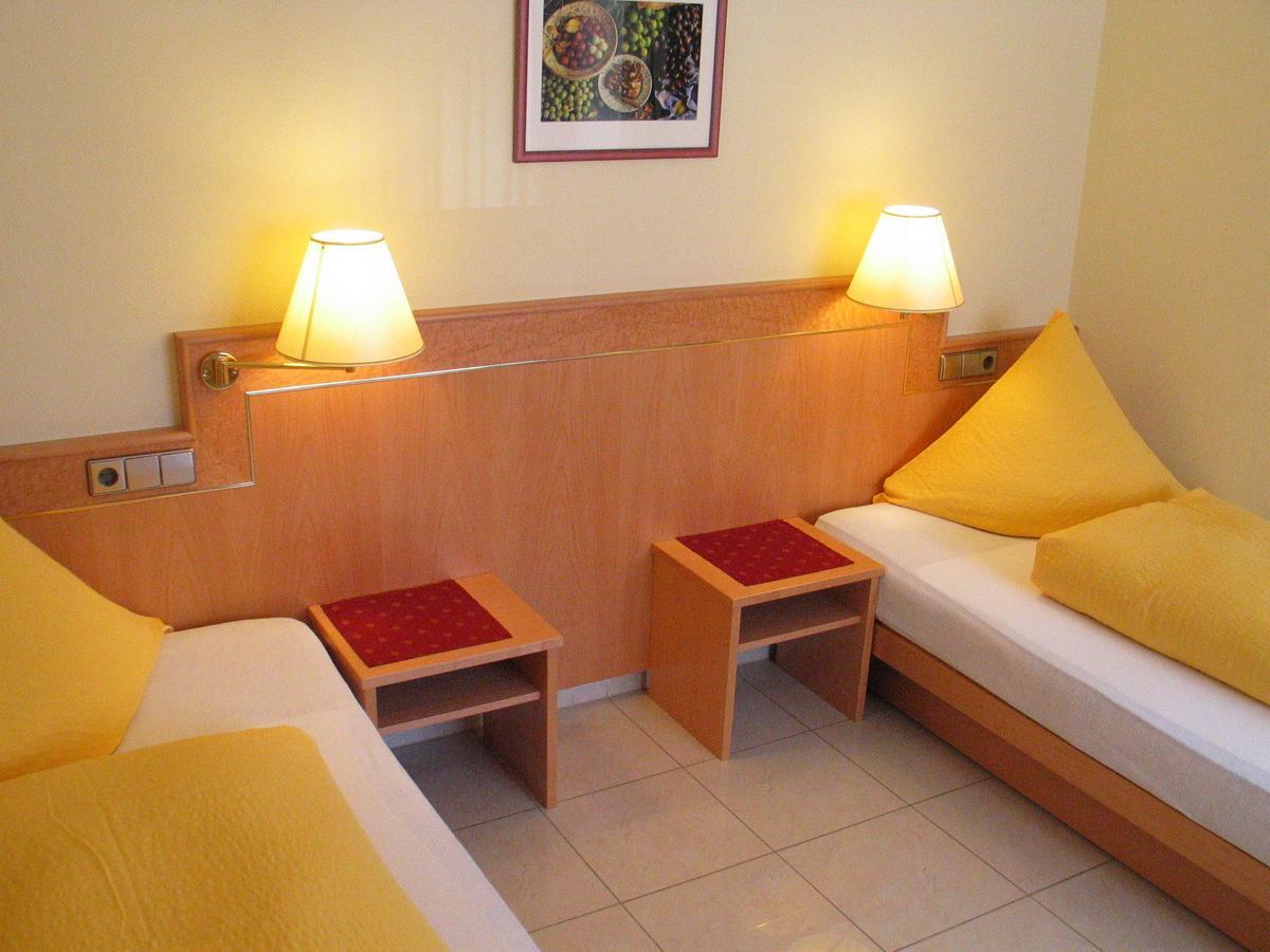 Hotel-Restaurant Gasthof Adler นอยเอนบวร์ก อัม ไรน์ ภายนอก รูปภาพ