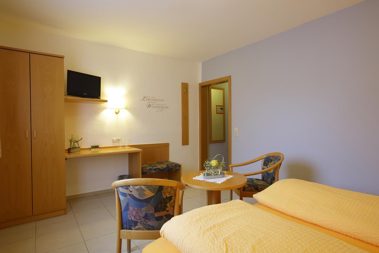 Hotel-Restaurant Gasthof Adler นอยเอนบวร์ก อัม ไรน์ ภายนอก รูปภาพ