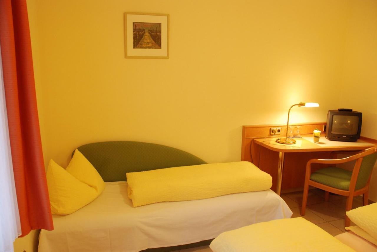 Hotel-Restaurant Gasthof Adler นอยเอนบวร์ก อัม ไรน์ ภายนอก รูปภาพ