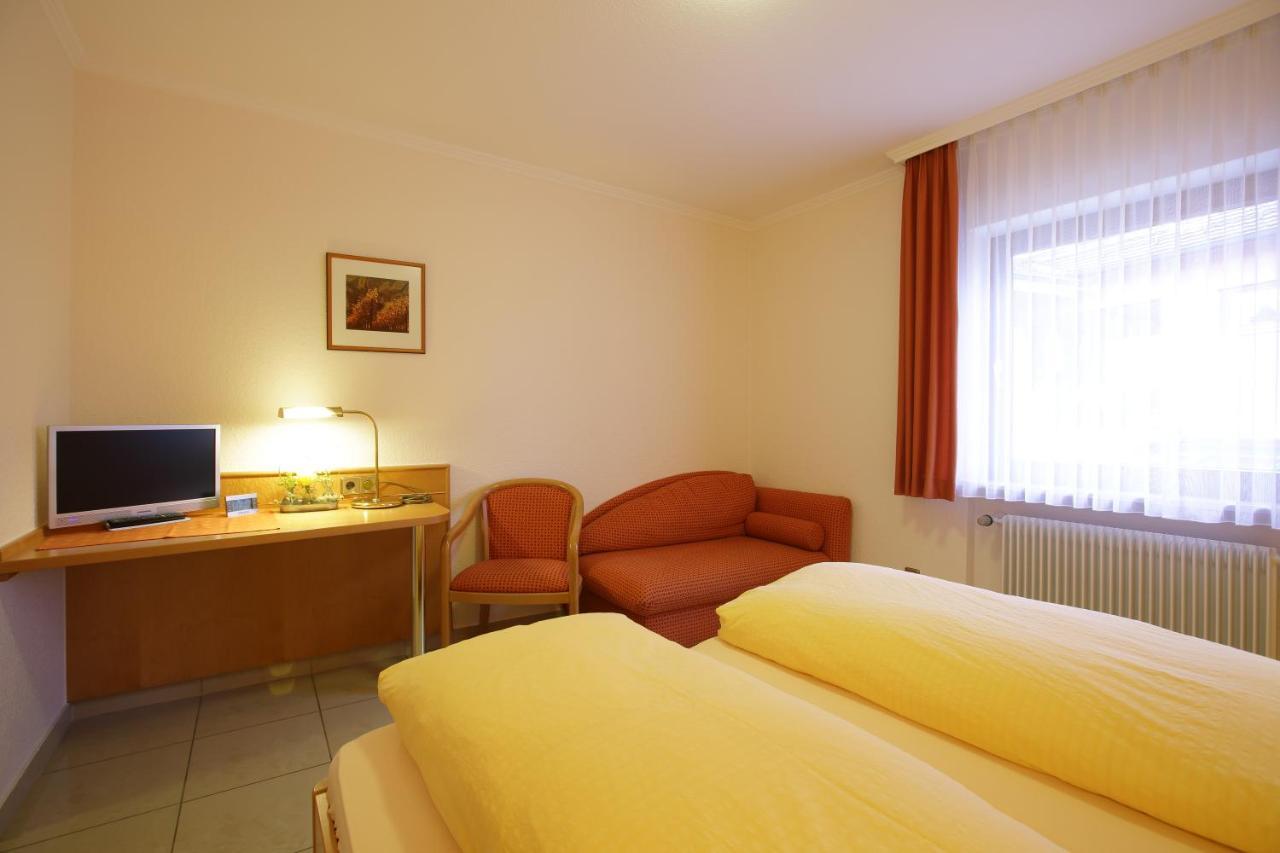 Hotel-Restaurant Gasthof Adler นอยเอนบวร์ก อัม ไรน์ ภายนอก รูปภาพ