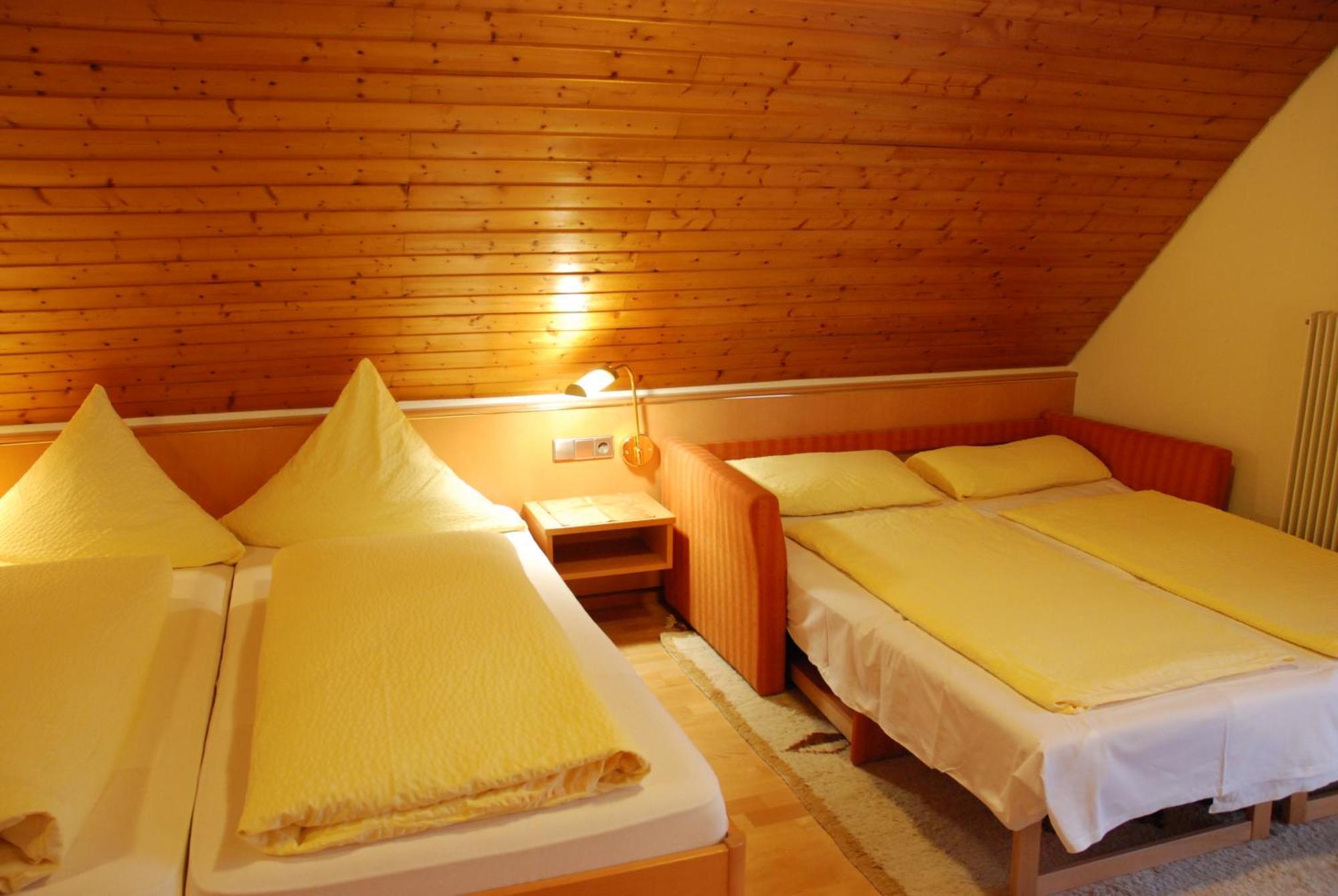 Hotel-Restaurant Gasthof Adler นอยเอนบวร์ก อัม ไรน์ ภายนอก รูปภาพ